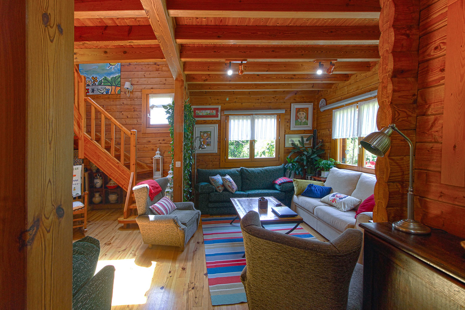 alquiler salon casa madera